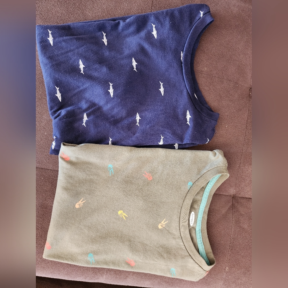 Boys Old Navy Large tees
